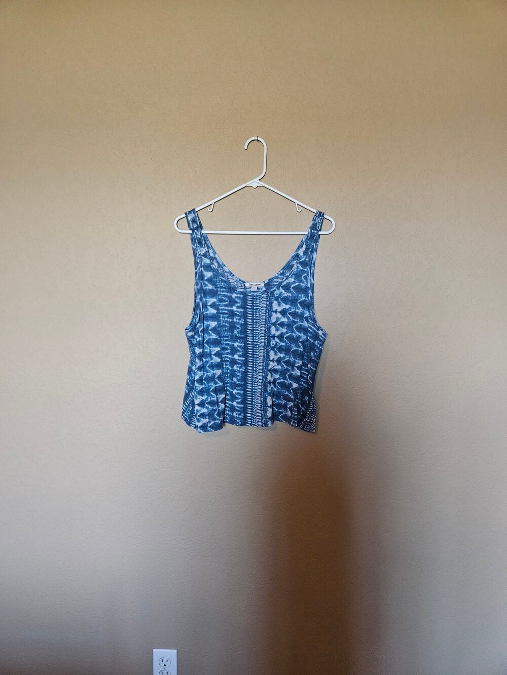 Billabong blue and white geometric pattern Tank Top size Large
